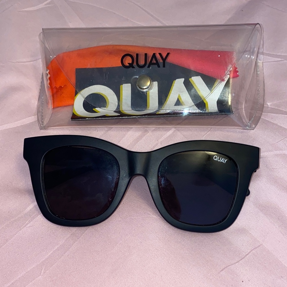 Quay Australia Matte Black Oversized Sunglasses with Case Trendy Fashionable